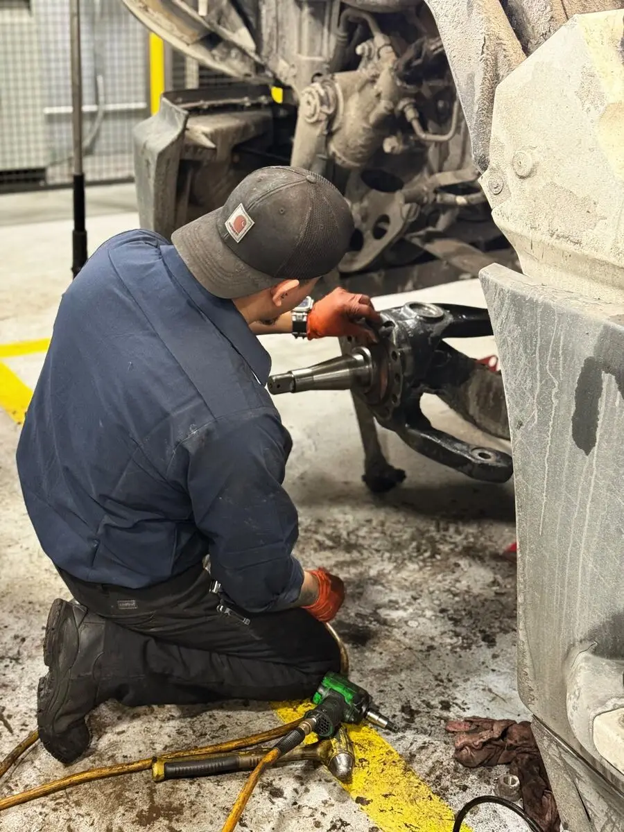 Kingpin replacement at Motion Truck Center